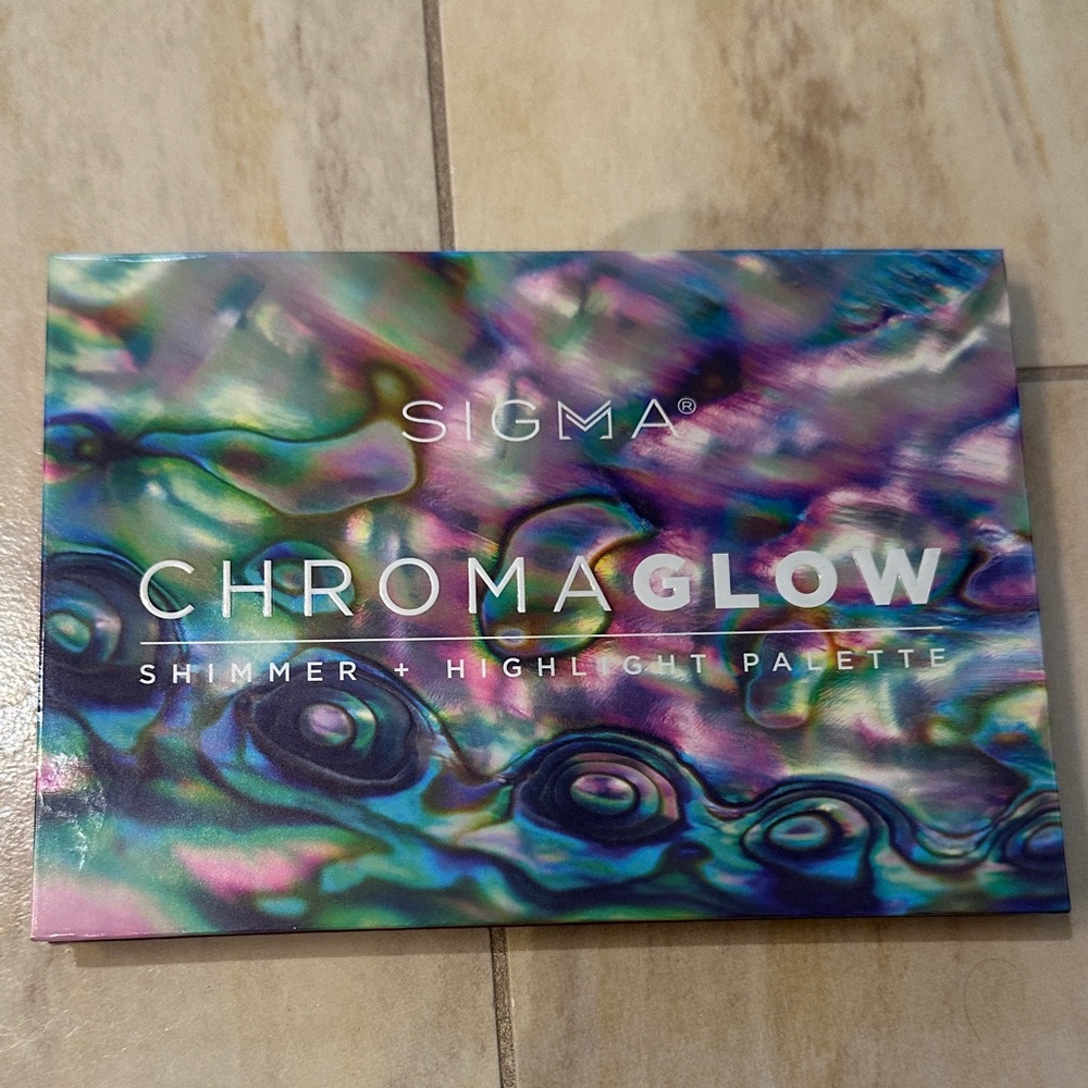 Sigma Chromaglow Shimmer + Highlight Palette - Iridescent Multicolor